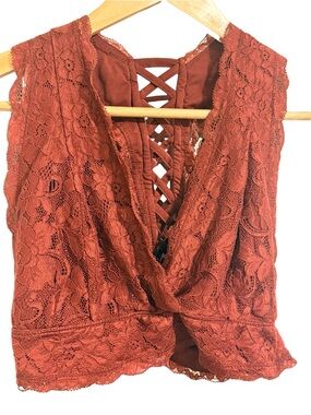 Women's Rust Lace Sleeveless V-Neck Top